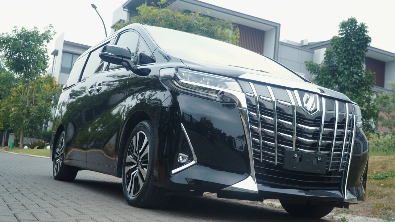 Eksterior Toyota Alphard Sultan untuk perjalanan berikutnya